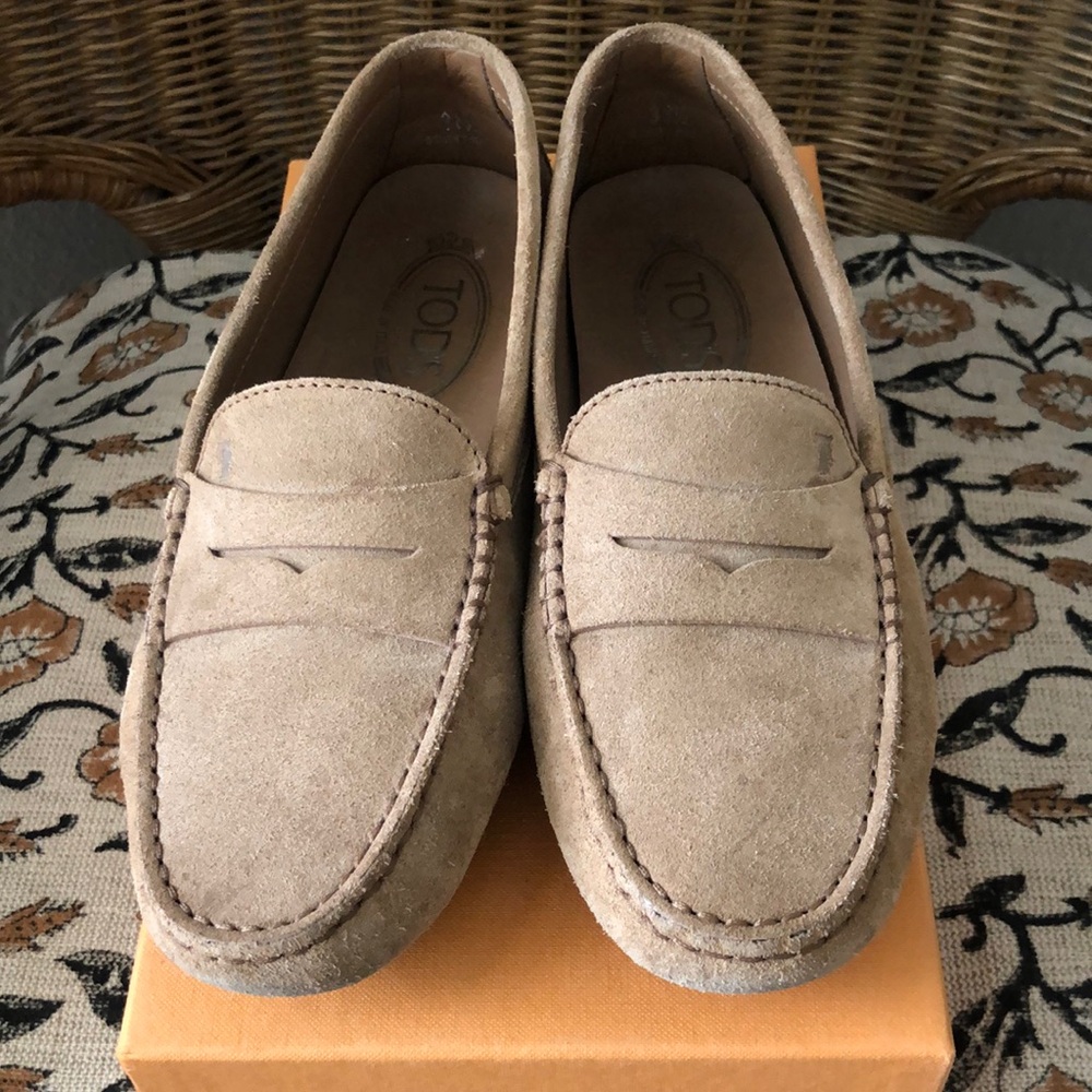 Tods Ladies Gommini Drivers Tan Suede Size 38.5 (8.5)